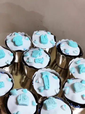 Chocolate themed cupcake